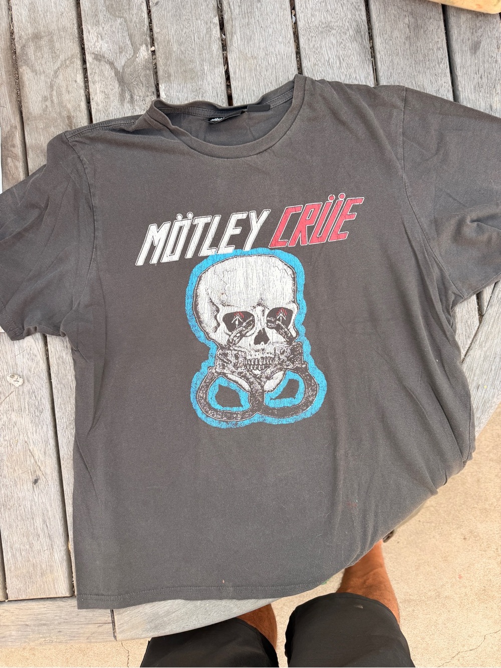 Mötley Crüe Black Graphic Skull Band Tee - Blue & Red Accents